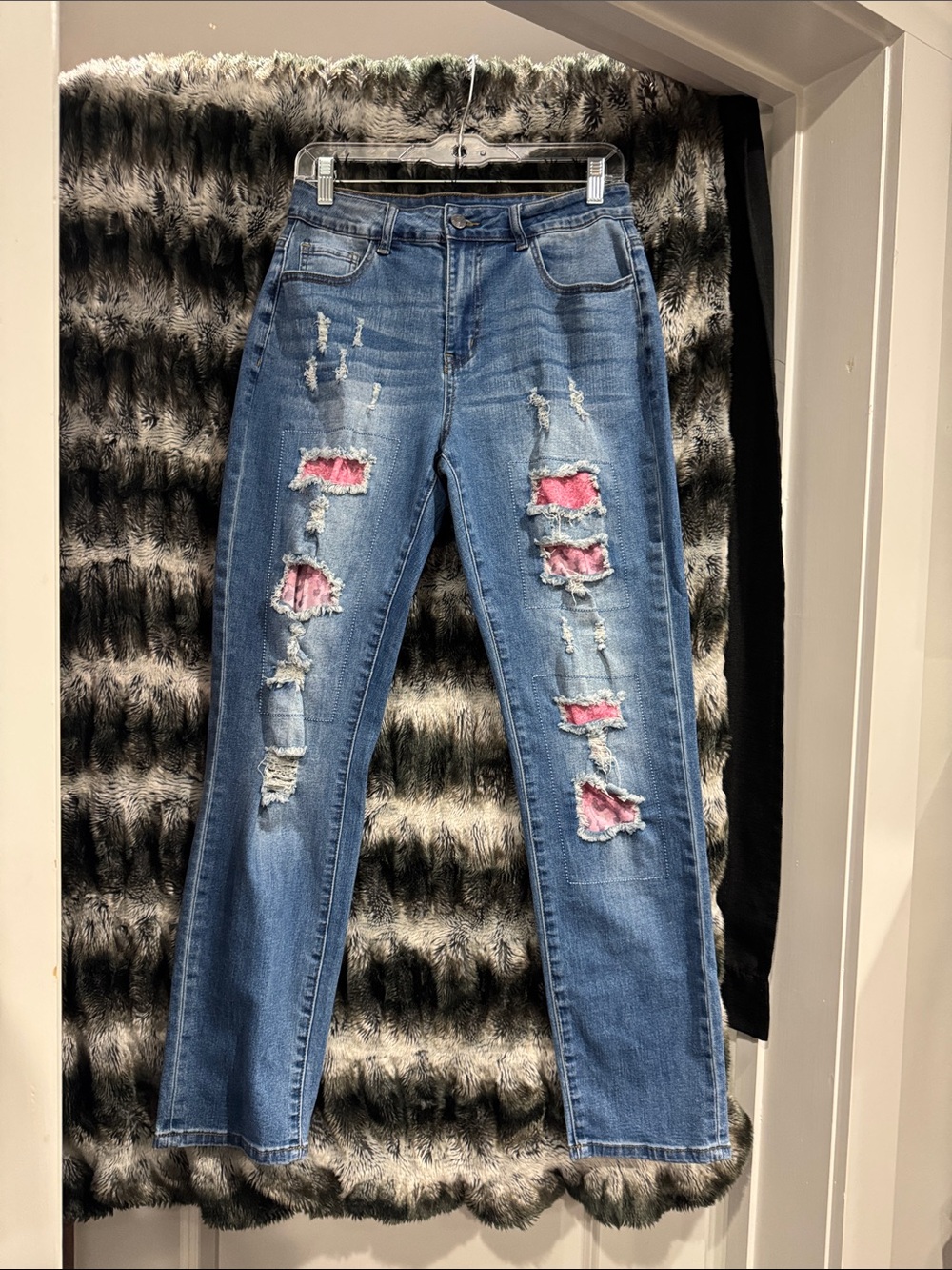 Women’s Distressed Blue Jeans with Pink Patch Details